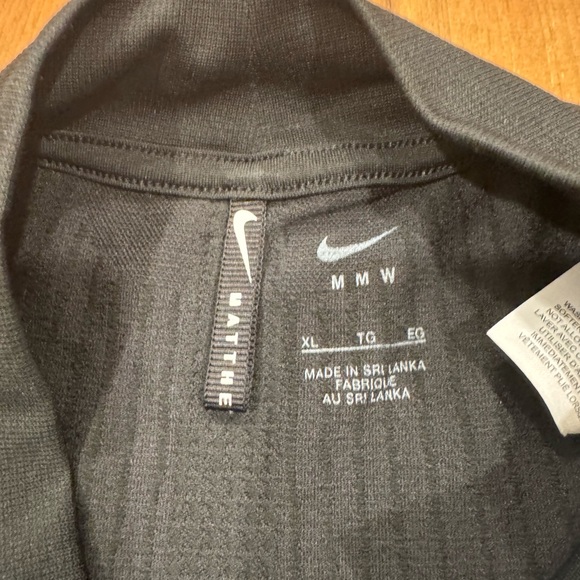 Nike workout shirt nwt - Picture 2 of 3